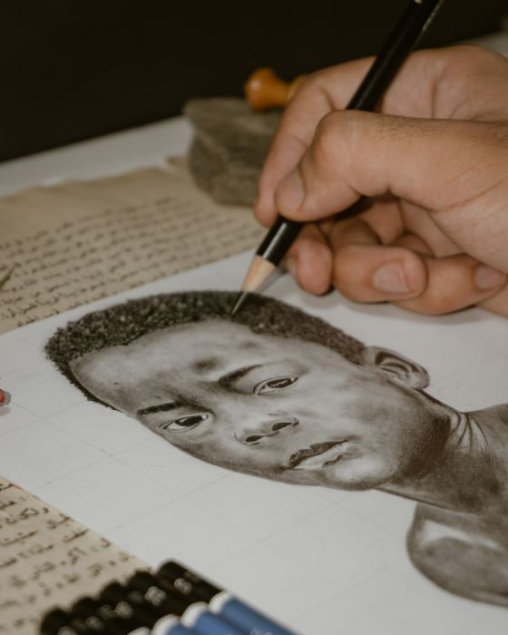 Portrait en cours, au crayon — Fusain